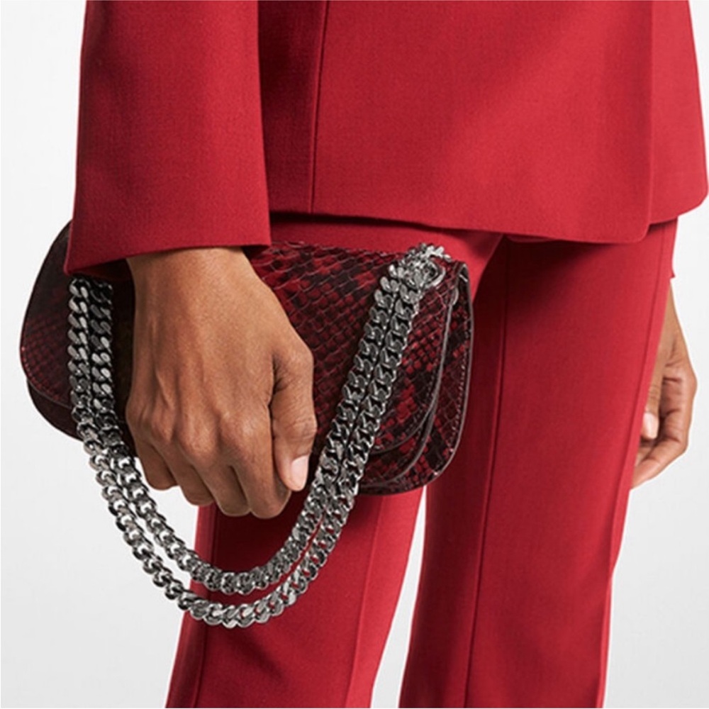 Michael Kors collection runway
CHRISTIE PYTHON EMBOSSED
LEATHER BAG RETAIL 1,090 - Picture 3 of 10